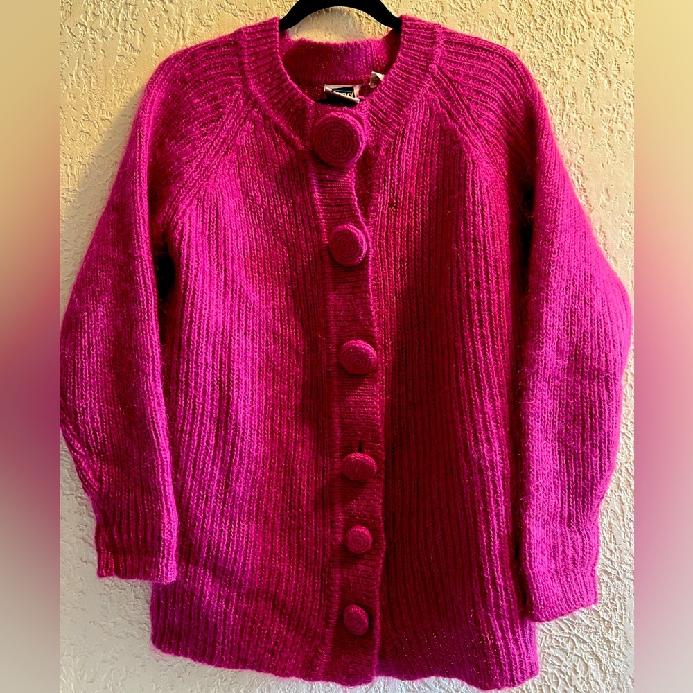 Vintage CUBE sweater with artsy woven buttons! 💓